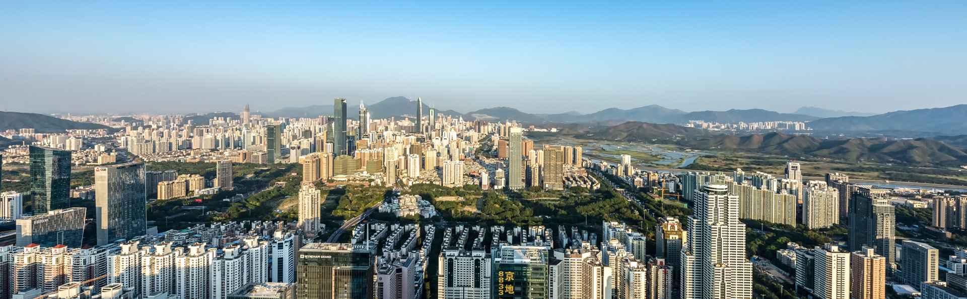 以優(yōu)質(zhì)的產(chǎn)品、優(yōu)質(zhì)的管理為用戶服務(wù)，對(duì)客戶負(fù)責(zé)